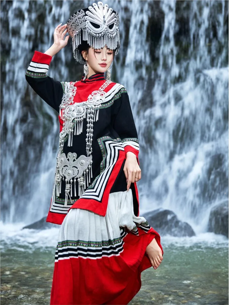 

Women's traditional festival performance costumes are cotton and linen ethnic