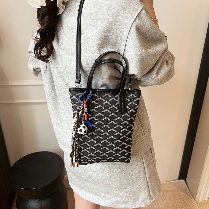 

New Luxury Leather Backpack for Women Large Capacity Minimalist Design, Waterproof Nylon Commuter Bag for Work, Vintage Style