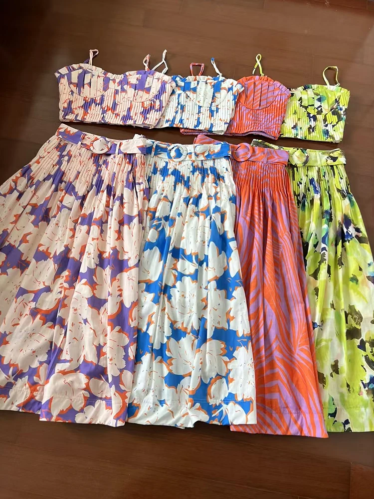 2025 ฤดูร้อนผู้หญิงRetroเรขาคณิตพิมพ์แนวตั้งจีบHalterหน้าอก 2 ชิ้นชุด + สายรัดเอวสูงหลวมจีบกระโปรงชุด