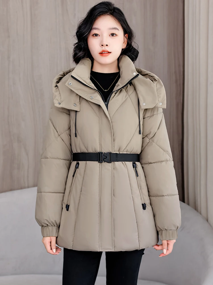 

Женская утепленная хлопковая куртка 2025 года, новая зимняя модель с поясом, съемным капюшоном, в корейском стиле, с длинными рукавами, на молнии