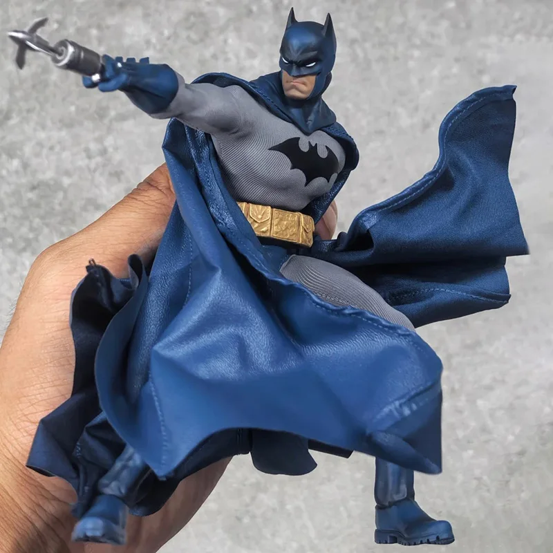 정품 재고 공식 배턴맨 허쉬 천 의상 가동형 액션 피규어 데스크탑 장식 17.5cm 높이 수집용 선물