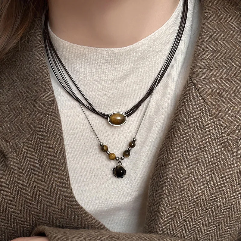 Vintage Leather Brown Stone Pendant Necklace Stacking Choker Temperament Clavicle Chain for Women Girl Autumn Winter Necklace