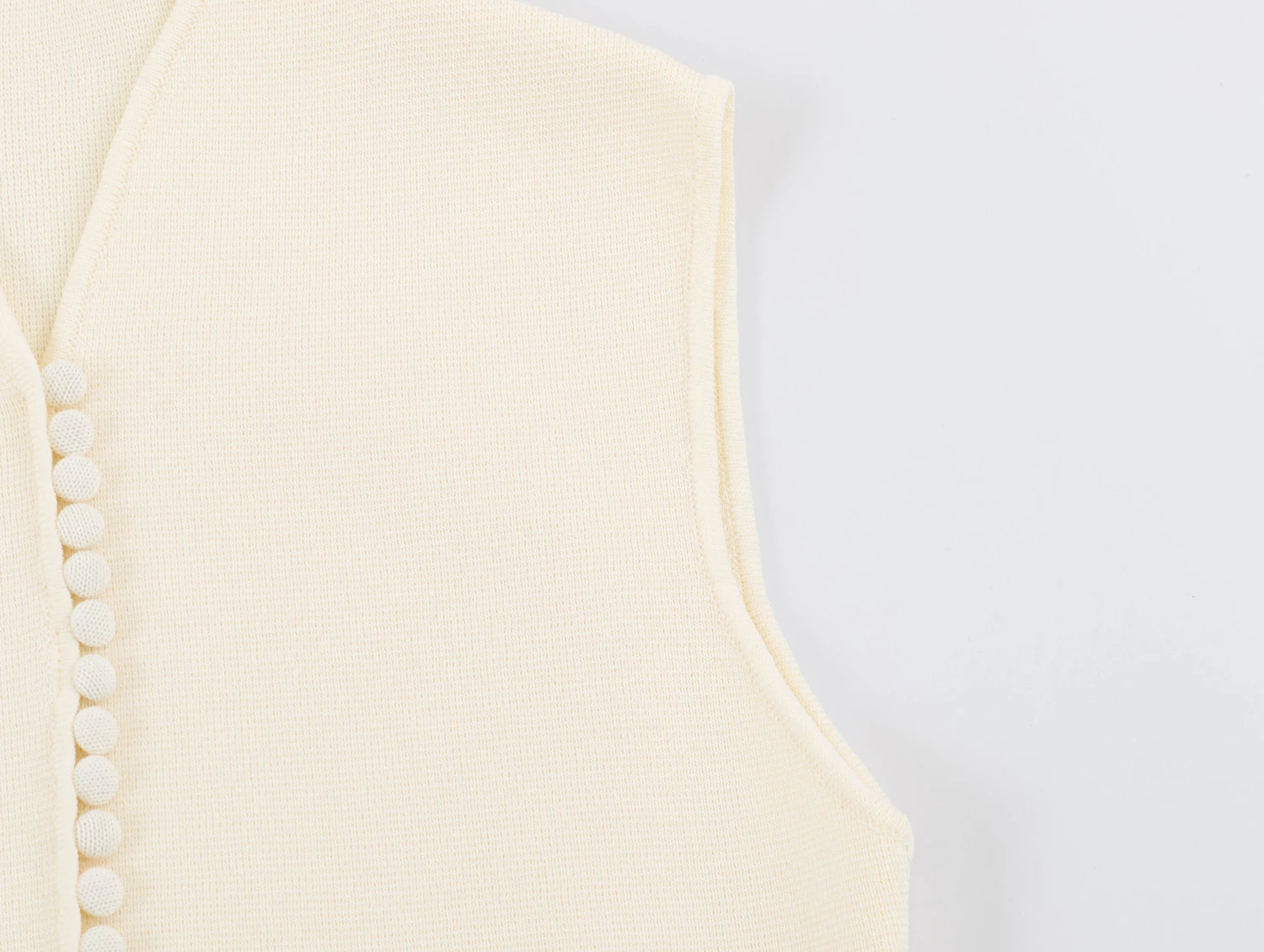 ZERAINS European and American style 2026 early autumn new product women's sleeveless V-neck buckle embellished knitted vest top