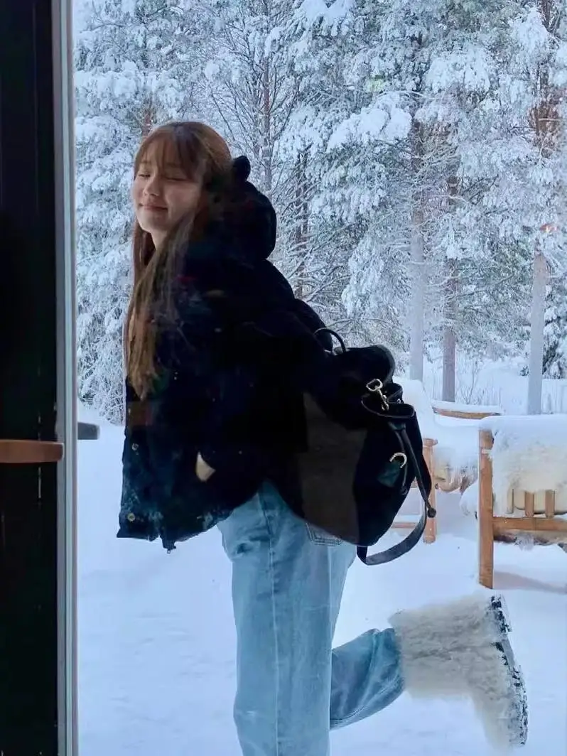   ベルベットのような質感のオルトブレッドダウンジャケット、アウターウェア、レディースファッション、冬用コート、ジッパー開閉、ロング丈、ストレートカット