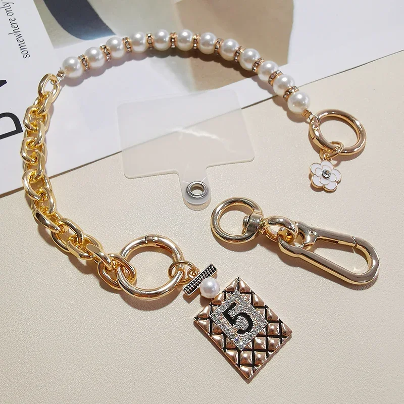 Mobile Phone Lanyards Short Wrist Beaded Small Fragrance 5 Pearl Chain Camellia Hand Chain Keychain Pendant Phone Wrist Strap