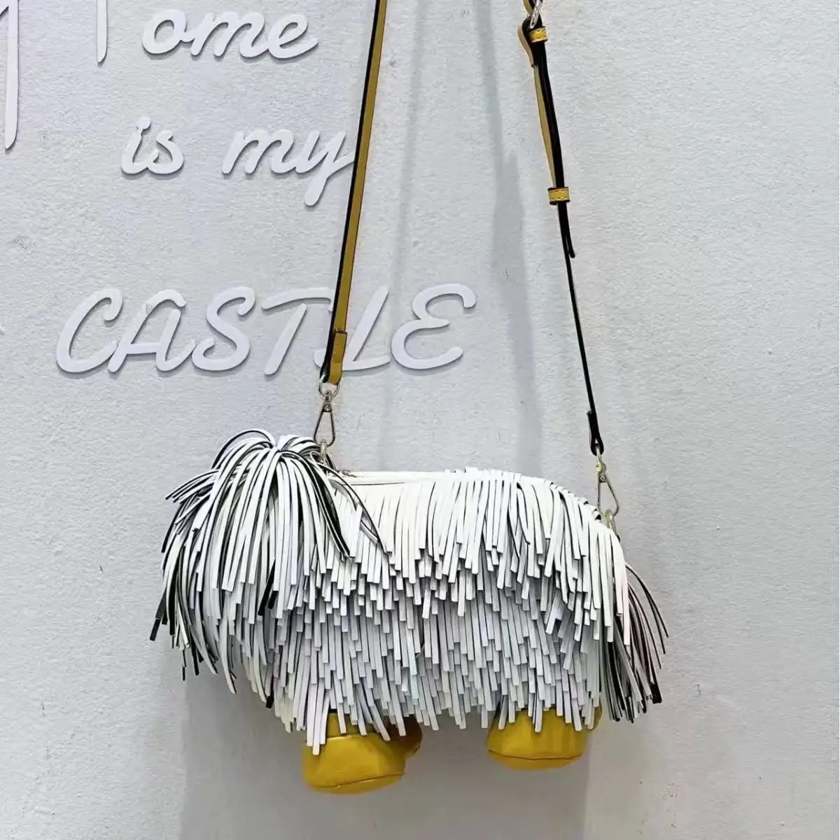 Creative Quirky Pekingese Dog Crossbody Bag Personalized Small Dog-Shaped Shoulder Bag with Tassels for Unique Style