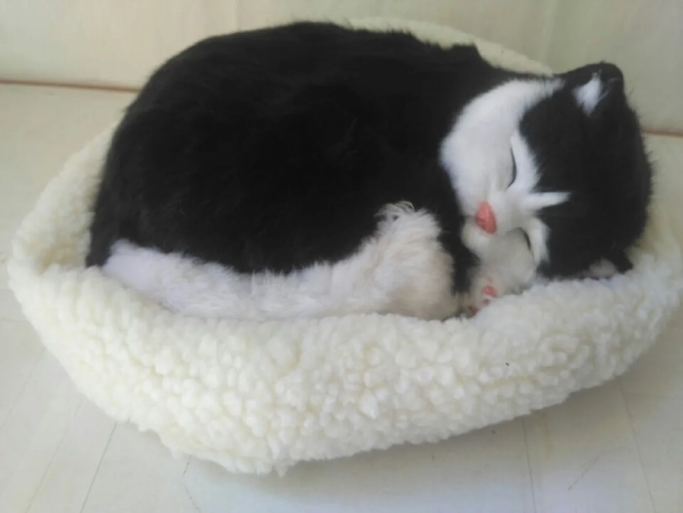 

new simulation sleeping cat with mat model polyethylene&furs black&white cat about 27x17cm