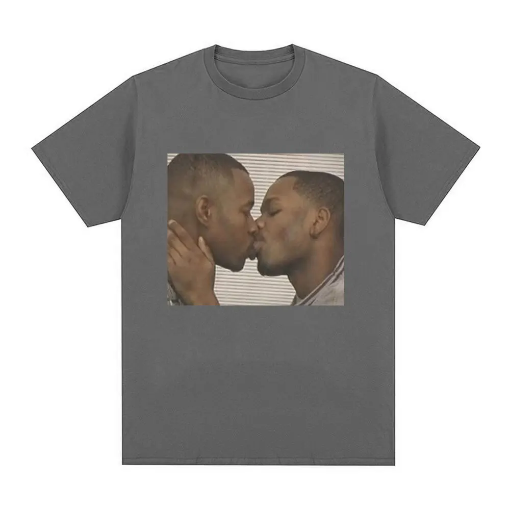 Funny Two Men Kissing Meme T Shirt Men Women Fashion Hip Hop Vintage T-shirt 100% Cotton Casual Loose Short Sleeve T-shirts Tops