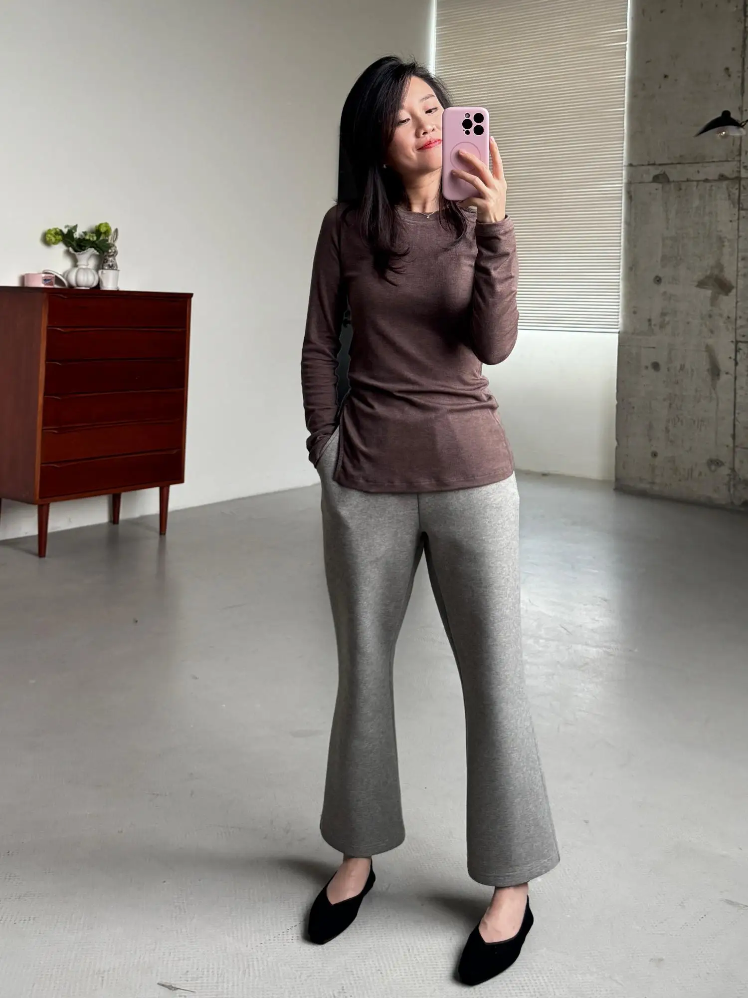 

Весенне-осенние облака, 380 г, высококачественные расклешенные спортивные штаны из воздушного хлопка с девятью точками для похудения для небольшого роста, асимметричные коммунации...