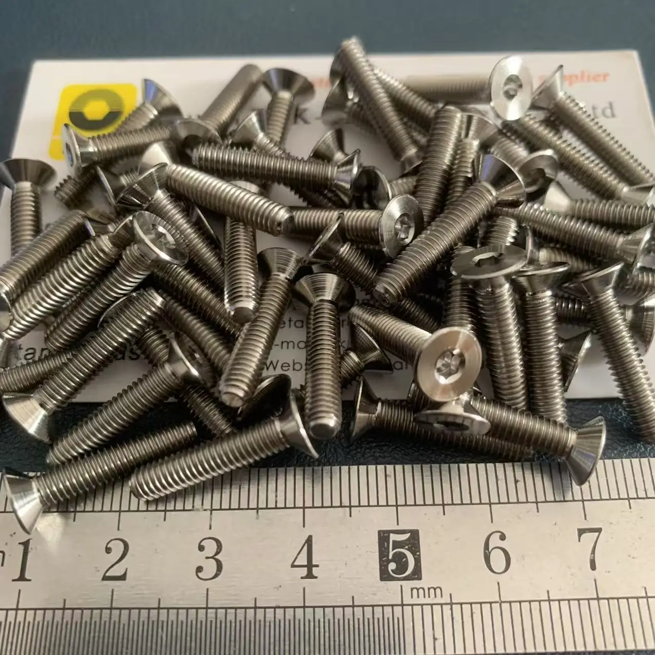 M4 * 8 10 12 14 16 18 20 25 مقبس سداسي من التيتانيوم غاطس/برغي برأس مسطح Gr5