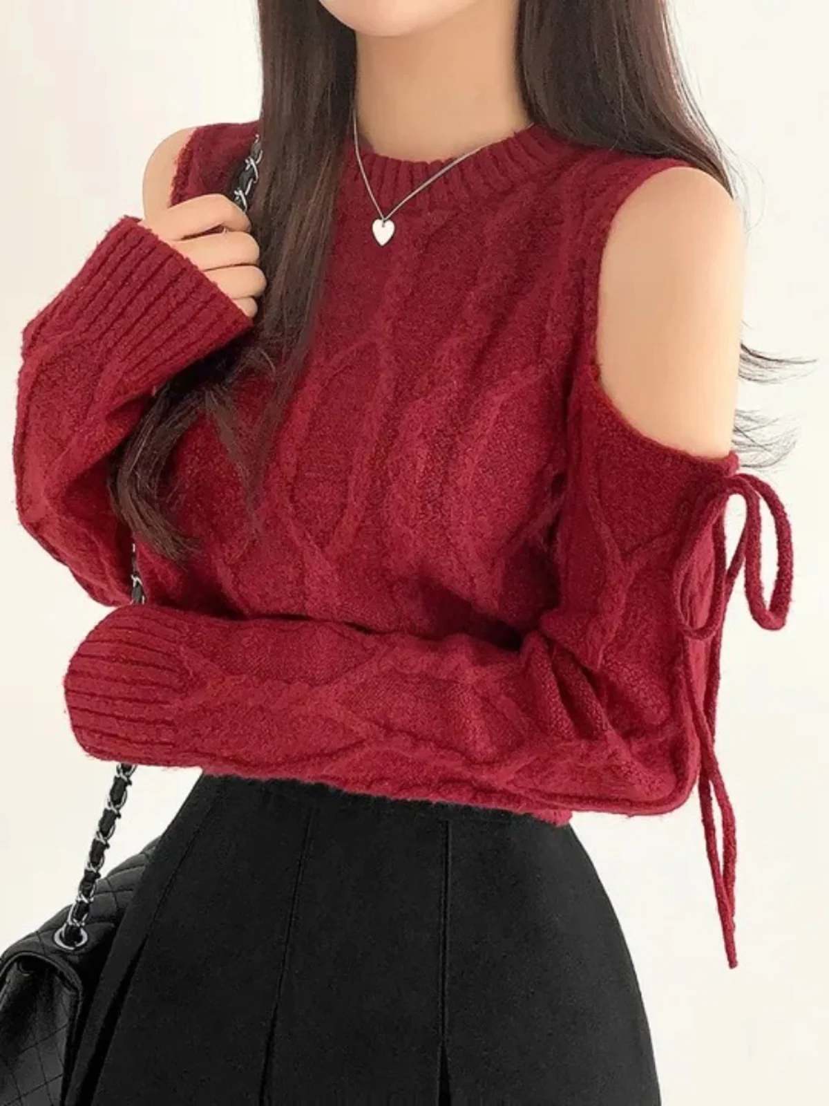 시크 레트로 여성 니트 스웨터 2024 신상 겨울 패션 라운드넥 컷아웃 어깨끈 긴팔 한국 스타일 슬림핏