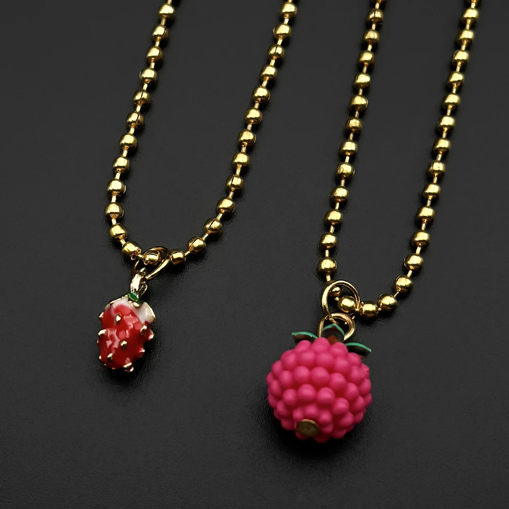 Kawaii Sommer-Beeren-Halsketten aus Edelstahl mit goldfarbener Kugelkette, Erdbeer-Himbeer-Frucht-Anhänger, Halsschmuck, Geschenke – Detail 4
