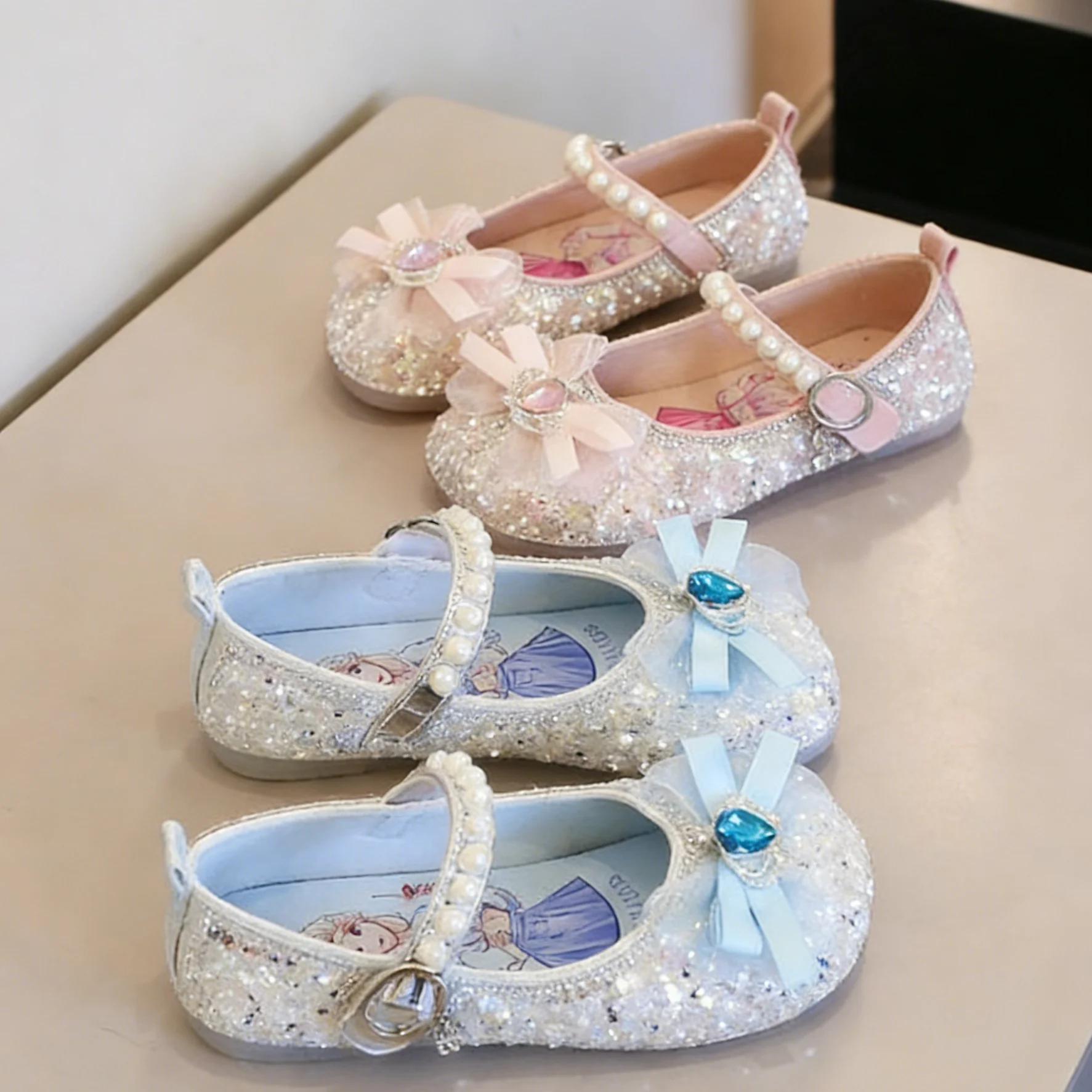 

Детская повседневная обувь, туфли из искусственной кожи с кристаллами и бантом, весенняя обувь для девочек, розовые, синие туфли на липучке с мягкой подошвой, размеры 21-36
