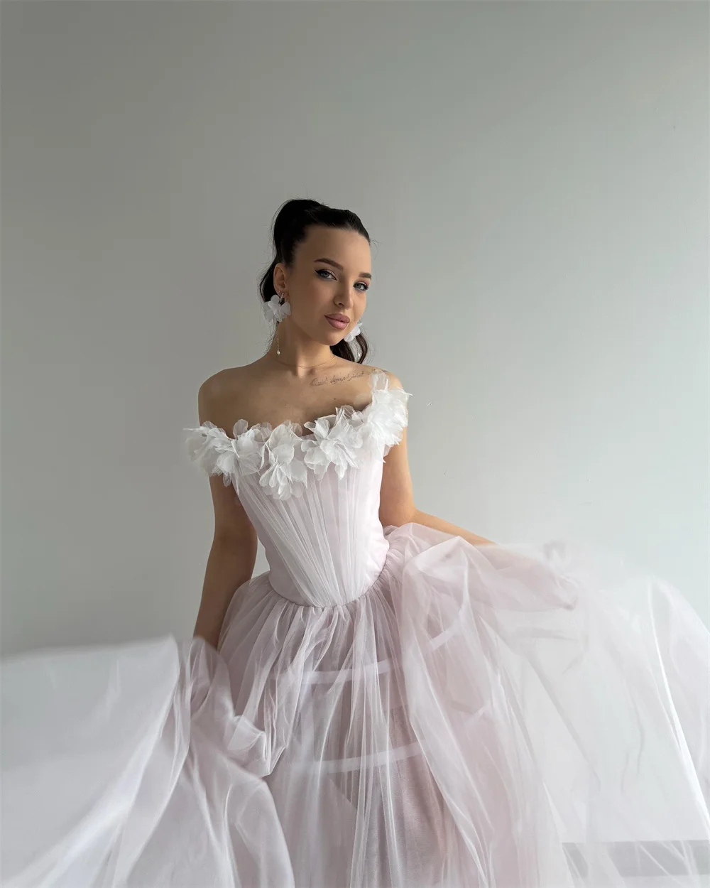 Tokyo Customized Pink Strapless Wedding Dress Sleeveless 3D Flower Tulle Elegant Bridal Gown A-Line Court Train Wedding Gown