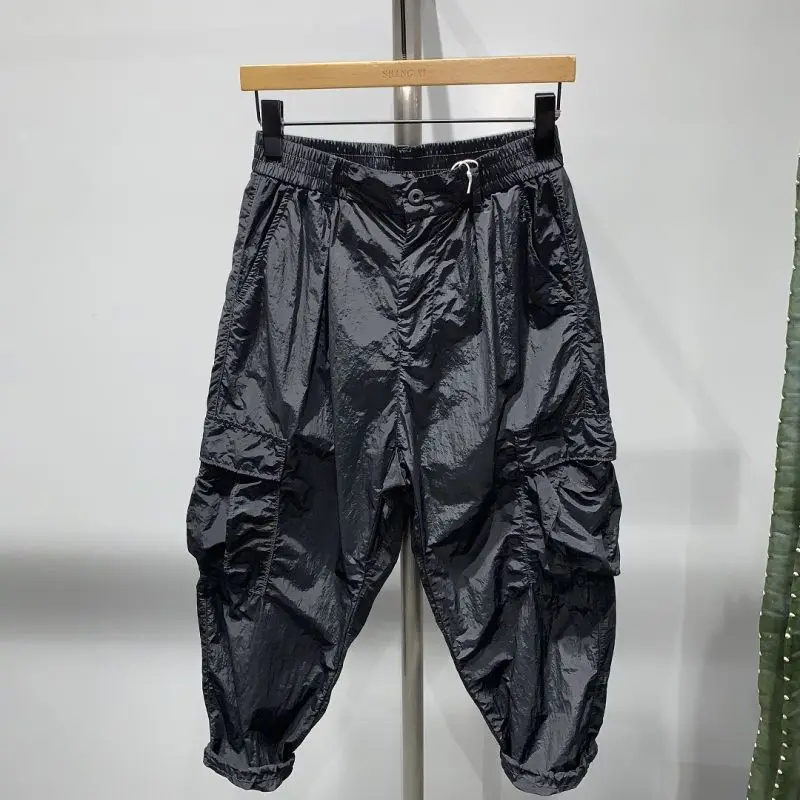 Calça com comprimento do tornozelo estilo americano masculina, elástico na cintura, bolsos com zíper, tendência, versátil, estilo fino solto, pés encadernados, verão