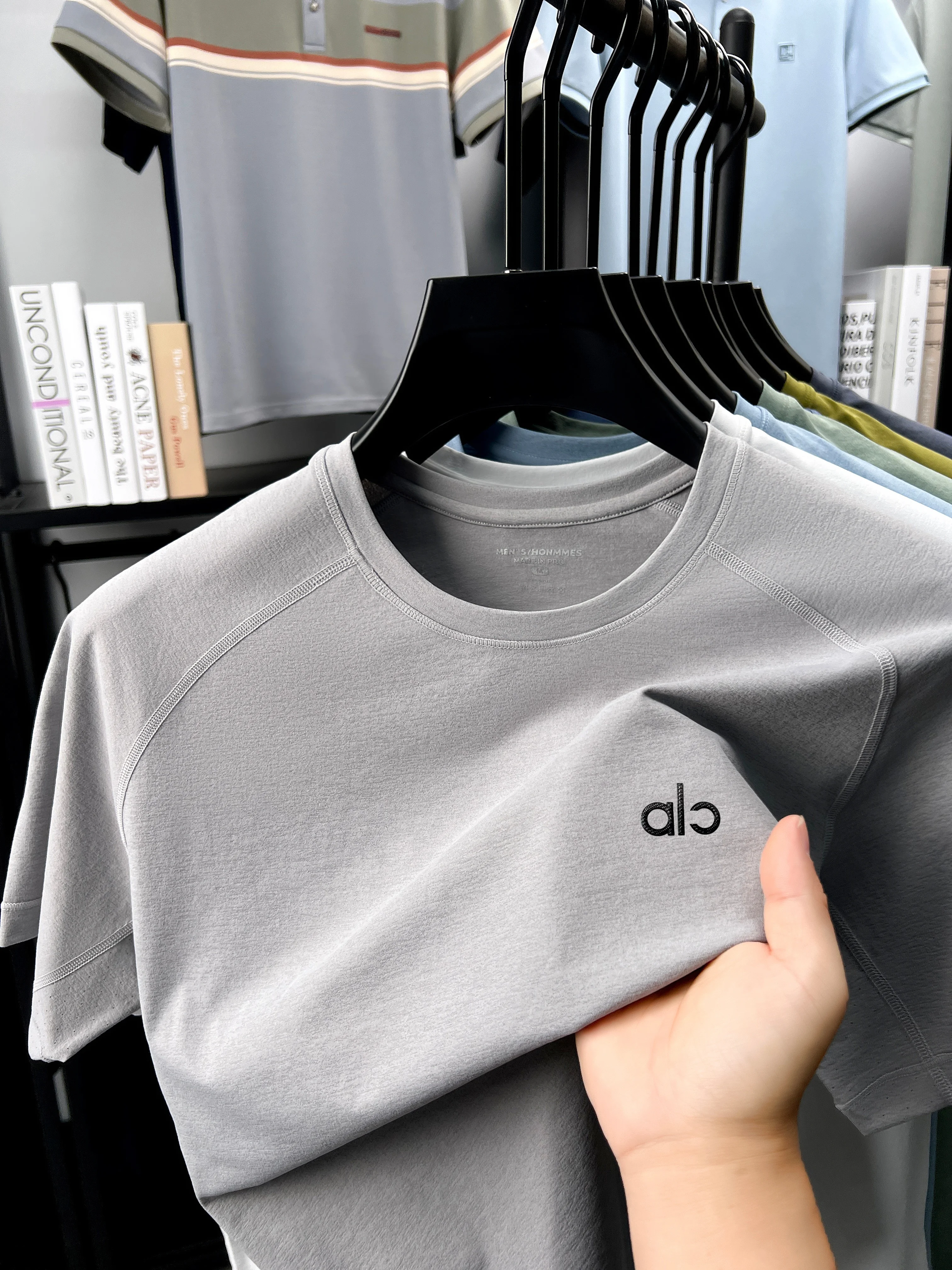 Sommermode-Marken-T-Shirt mit Rundhalsausschnitt und kurzen Ärmeln für Herren, bequemes und atmungsaktives, vielseitiges Alltags- und Sport-Oberteil – Detail 22