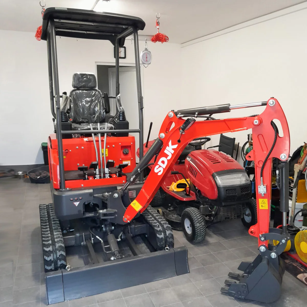 حفار صغير متعدد الوظائف من نوع المسار الهيدروليكي قابل للتخصيص من النوع المغلق للحفارة الصغيرة للتسليم السريع