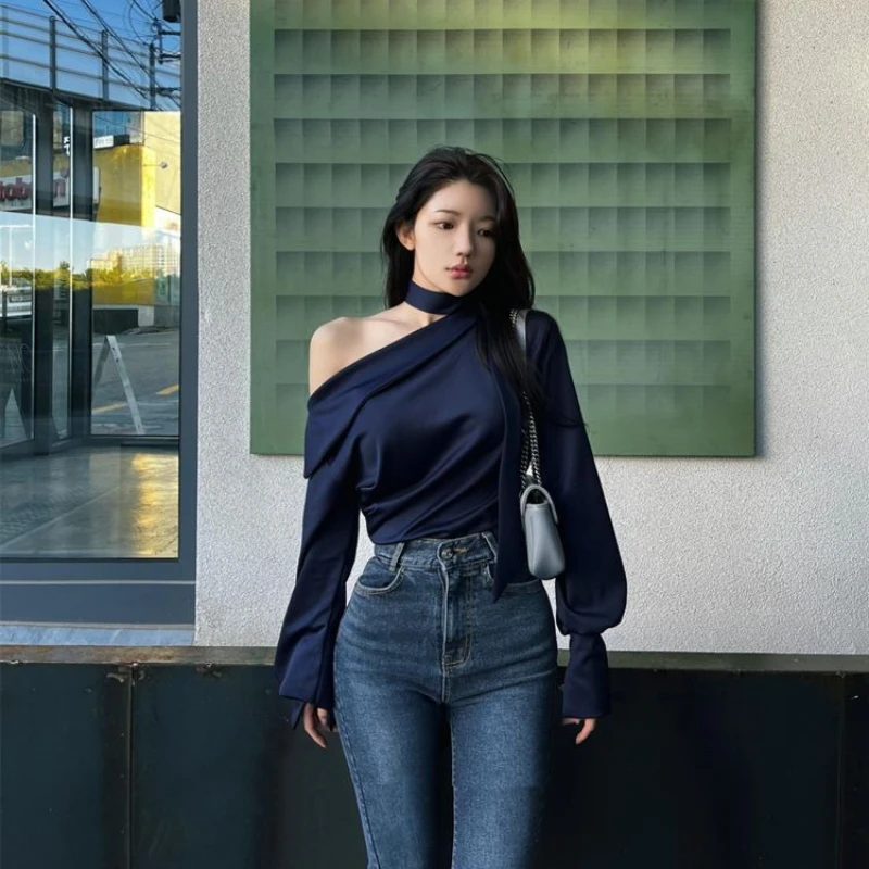 

Летняя мода 2026: Новая женская элегантная атласная рубашка с воротником-шарфом, на бретельках, с асимметричным вырезом на плече