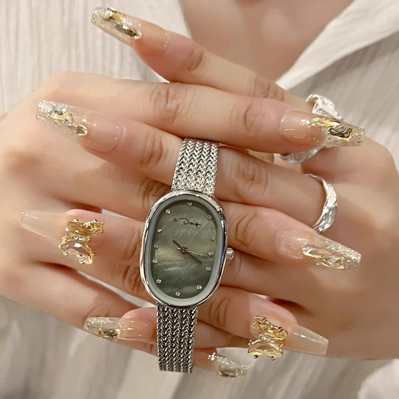 女性用オーバルクォーツ時計スチールバンド付きファッション高級ダイヤモンドダイヤル時計女性用スリムエレガントレディース腕時計ギフト