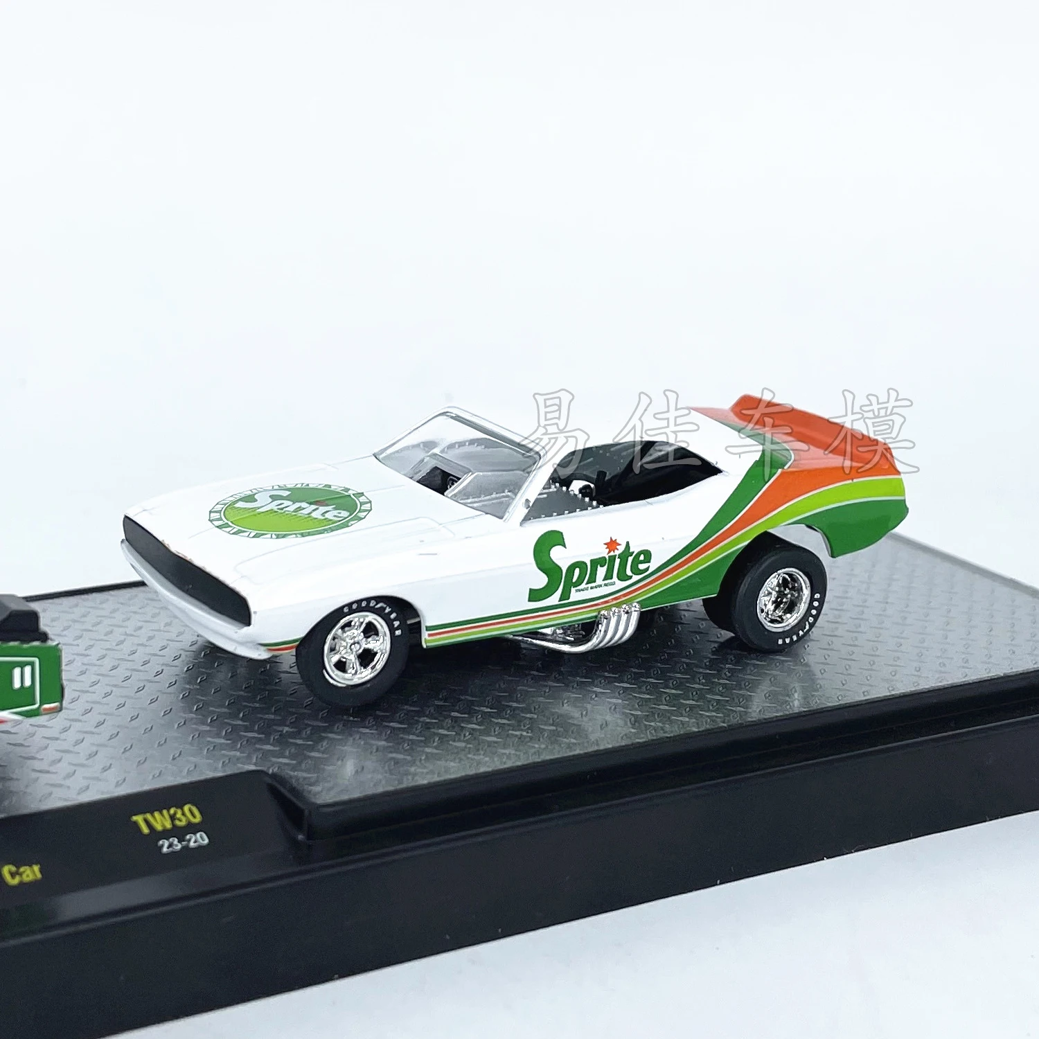 M2 Machines 1/64 1974 Dodge Truck 1971 Dodge Challenger Funny Car TW30 White Green Die-cast Alloy Car Model Collection Gift