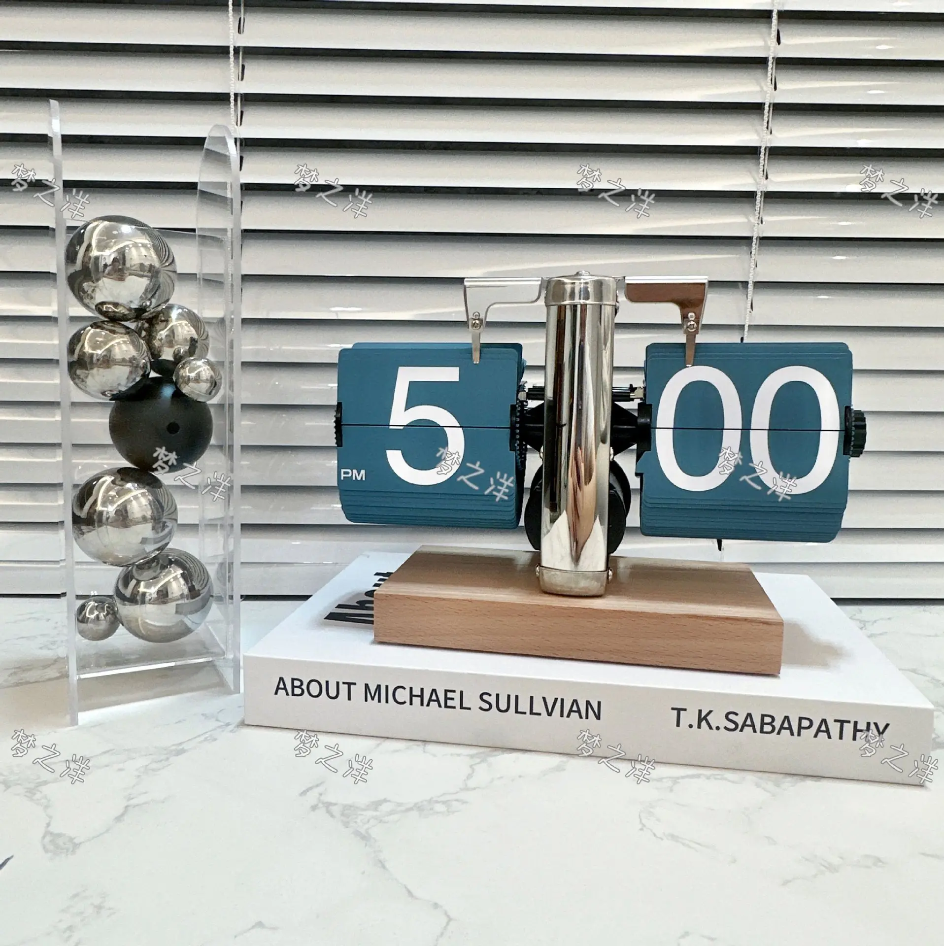 

Creative Automatic Page Turning Vintage Living Room Decorations Modern Minimalist Machinery Personalized Bedroom Desk Clock