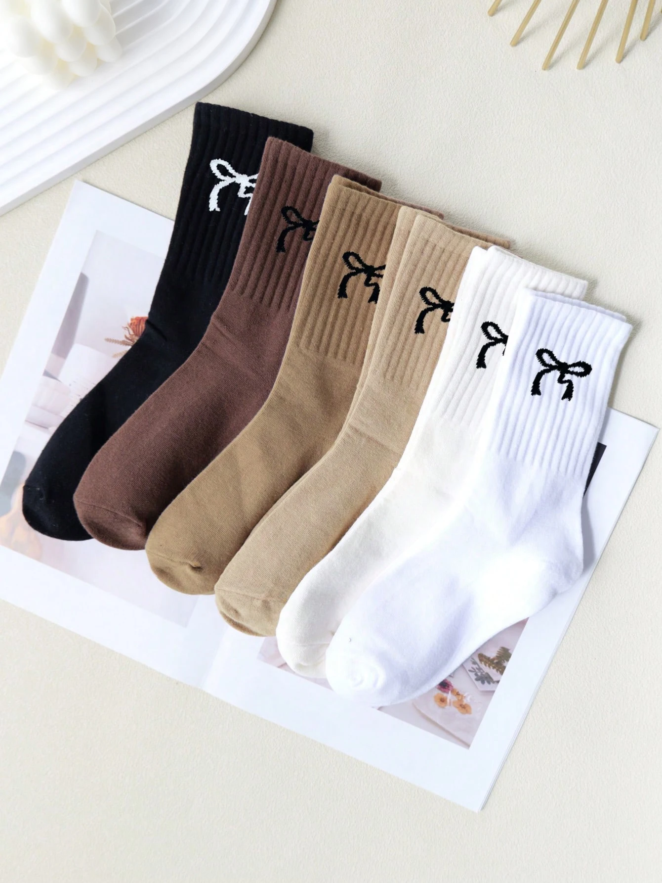 6 Pairs Women Men Solid Color Medium Length Bow Pttern Socks Fashionable Trendy Multi-color Versatile Comfortable Casual Socks image 4