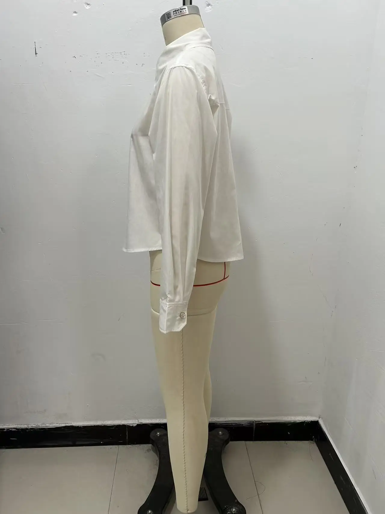 

HH Women Fashion Versatile Jewelry Button Decorated Poplin Solid Lapel Shirt Female Simple High Street Casual Long Sleeve Shirt