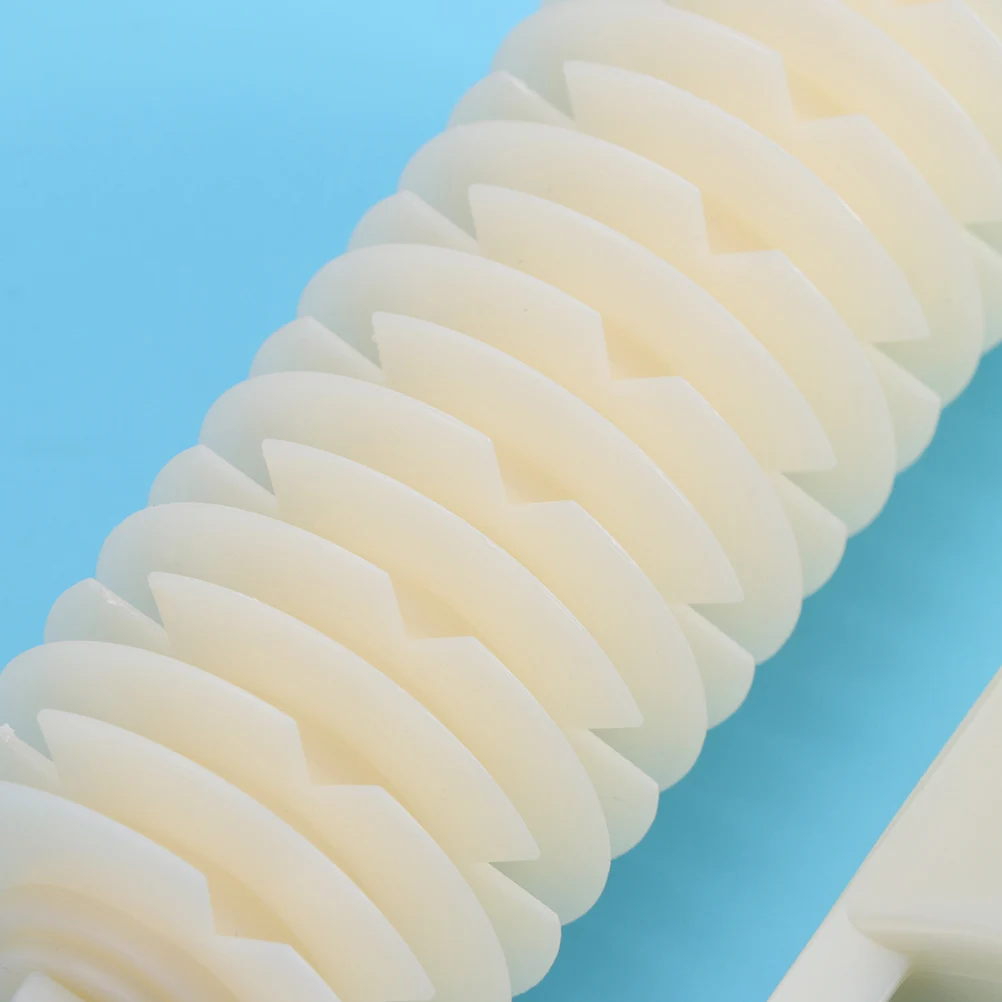 

2Pcs Premium Plastic Lattice Cutter Easy to Use and Clean for Baking Pastry Cake Beige Lattice Cutter