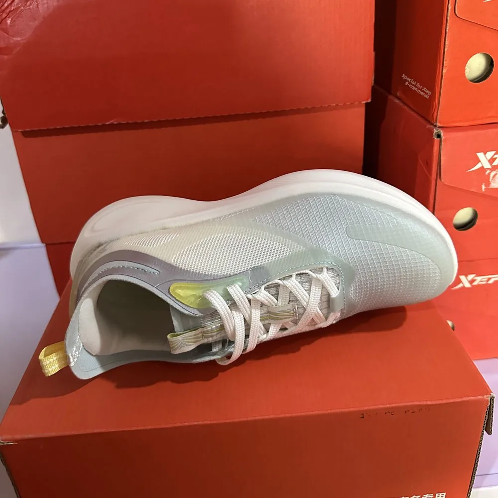 xtep-春秋軽量通気性メッシュランニングシューズレディーススポーティトレンディフラット快適なクッション性のあるフットベッド