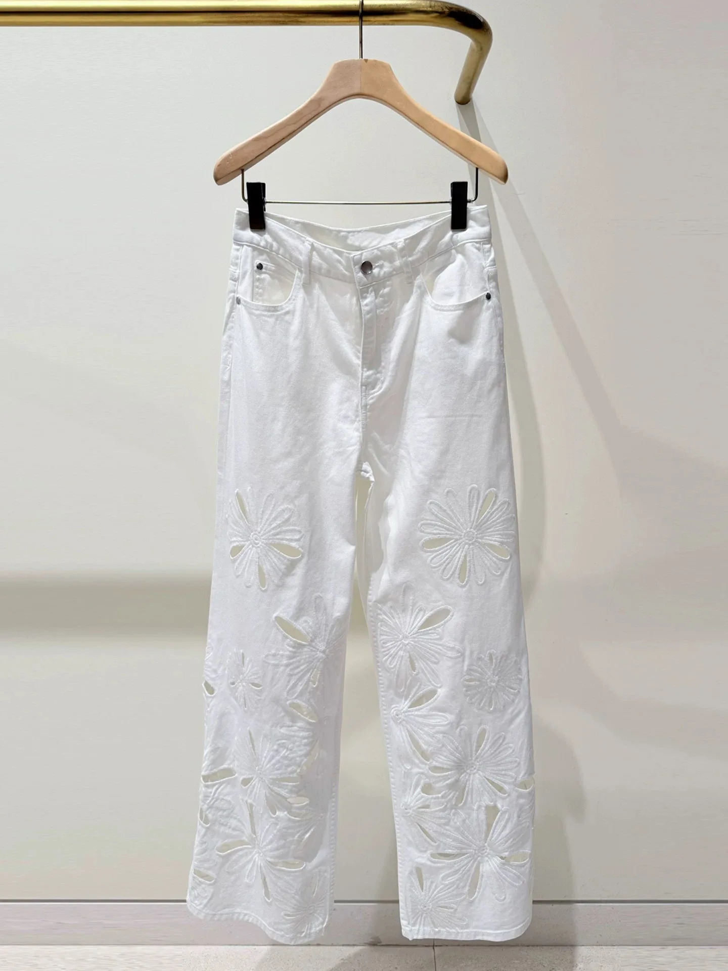 

High Waist Embroidered Hollow out Straight Leg Jeans Women's Summer New Style White Flower Stitching Design Casual Pants