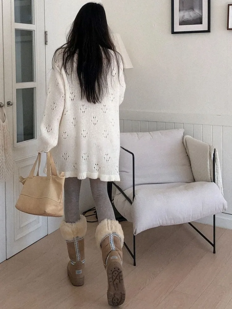 シックなクラウドエッジラウンドネックシングルボタン長袖ニットドレス女性の甘い若々しい中空刺繍春ドレス