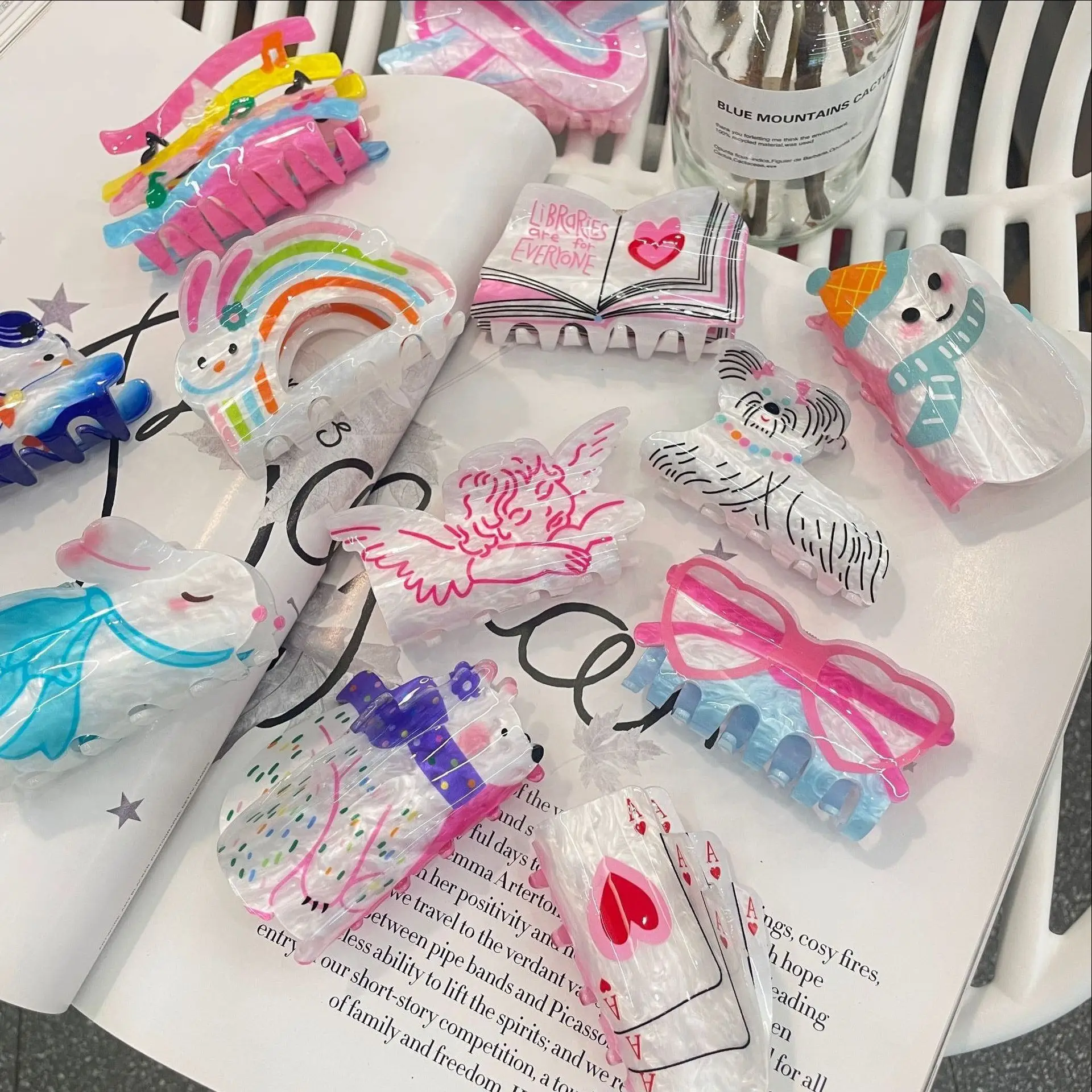 Women's Grab Clips …