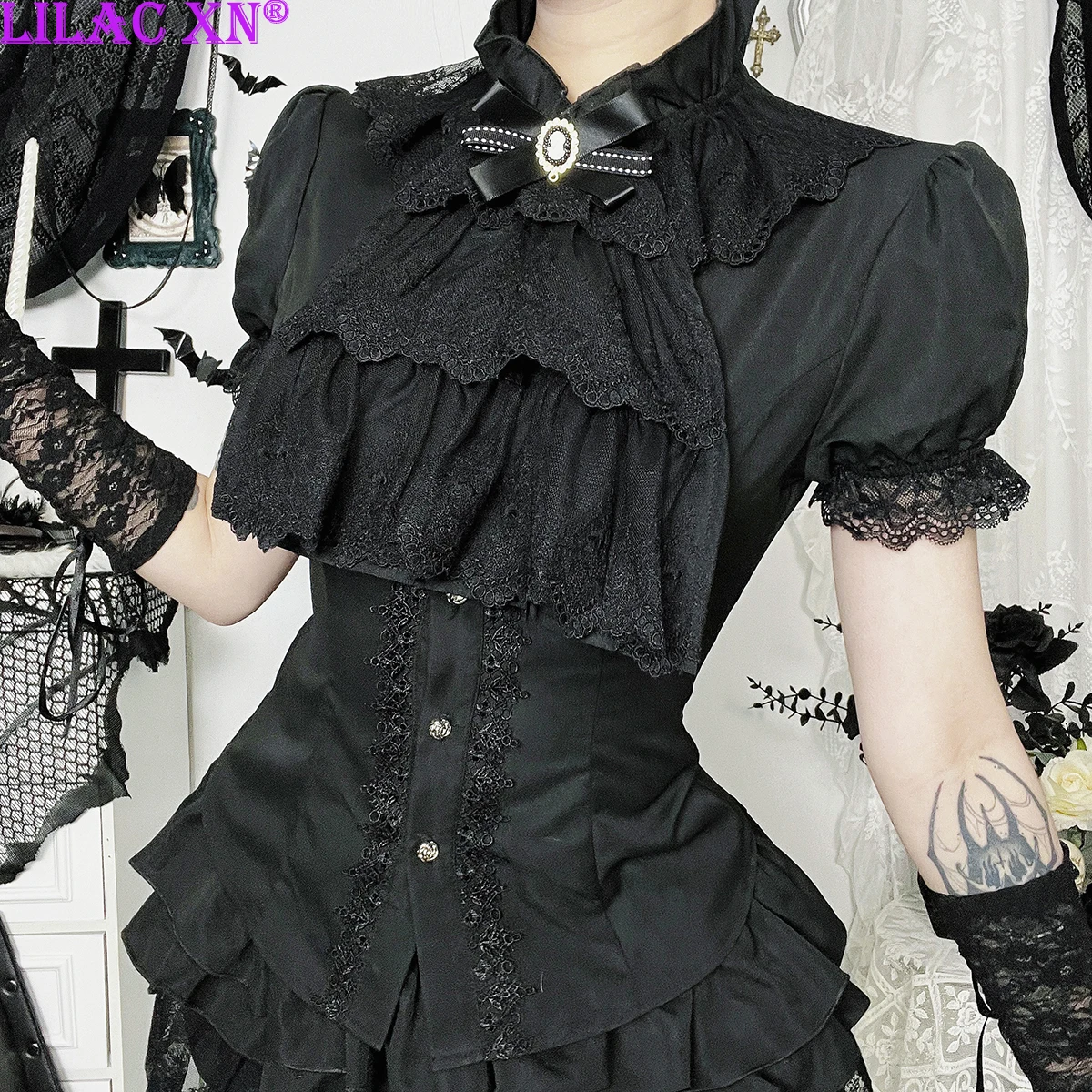 

Vintage Elegant Lace Trim Ruffles Short Sleeve Shirts Blouses Gothic Lolita Black Bow Buttons Slim Corset T-Shirts Women Fashion