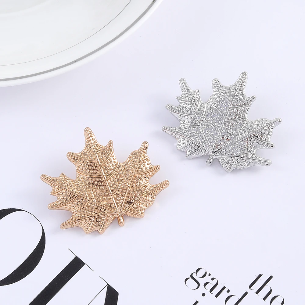 Maple Leaves Metal Lapel Pins Golden Silvery Canadian Logo Brooches For Women Men Clothes Backpack Bag Jewelry Party Badge Gift