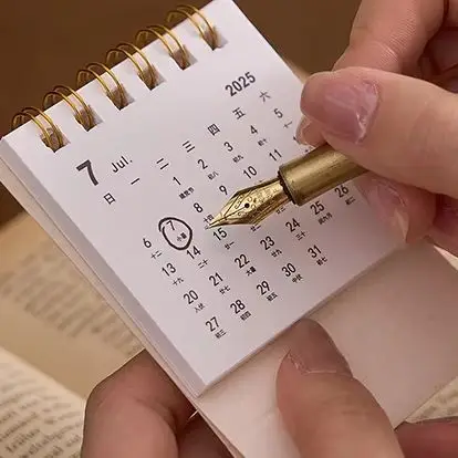 

2026 Mini Desk Calendar Simple Creative Coil Planner Small Desktop Decoration Office Stationery For Business And Creative Women
