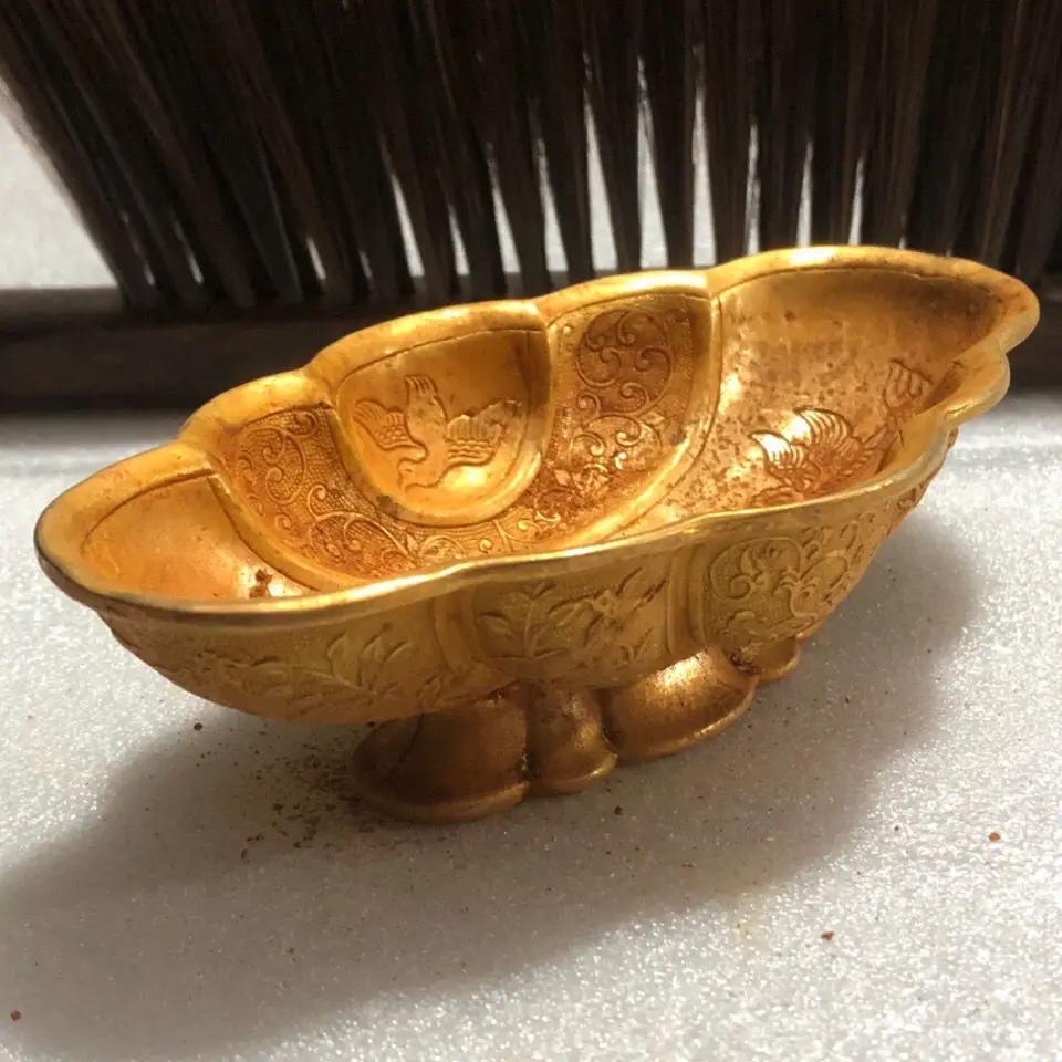 Precious gold-plated flower and bird plate copper handmade carved gold plate ornaments.