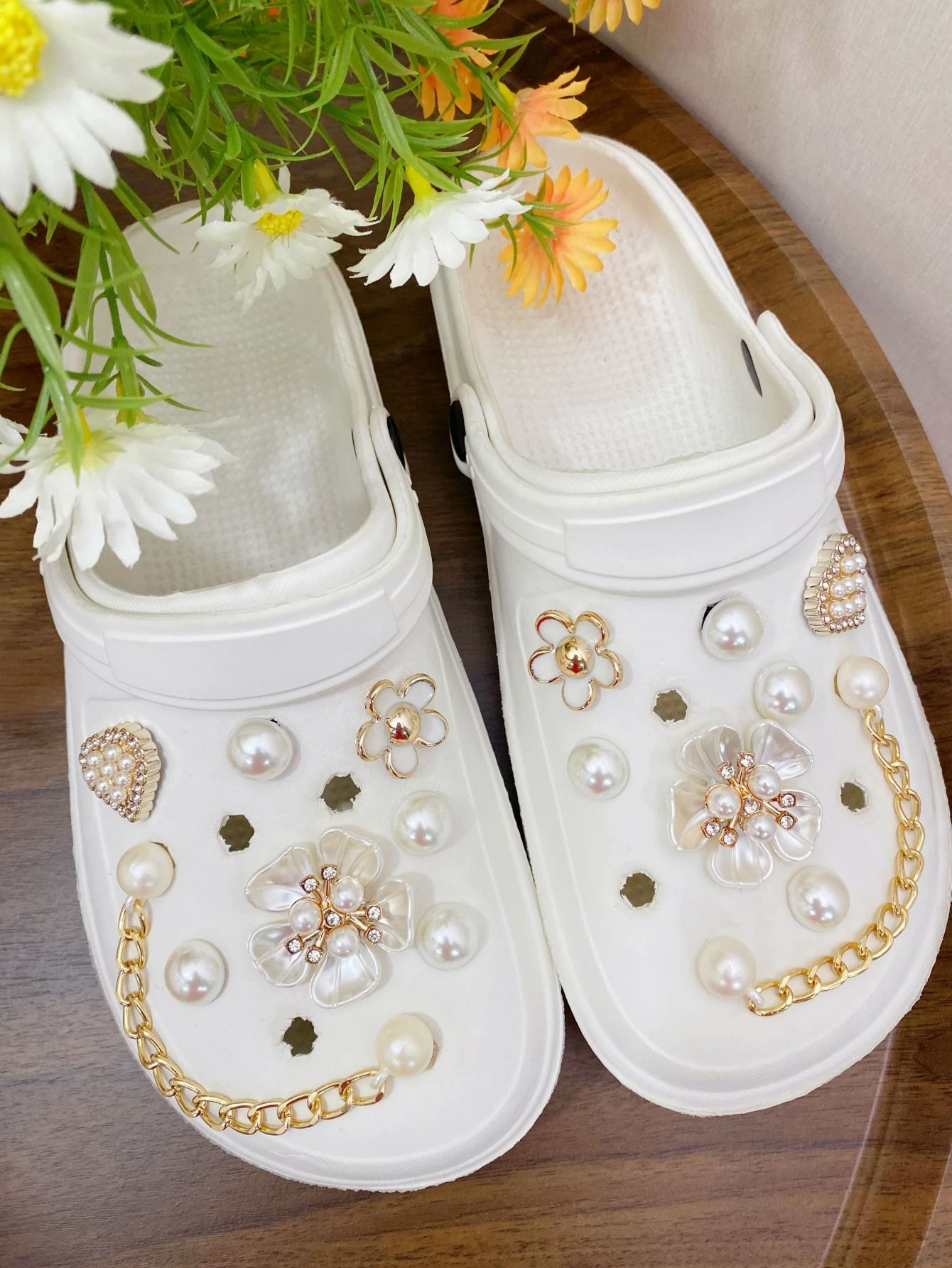 

16 pieces of golden camellia, heart, flower, chain shoes with detachable retro DIY pearl flower garden shoes, decorative buckle,