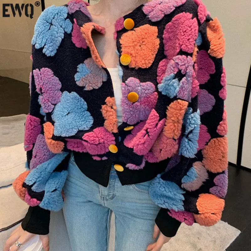 [EWQ] 2024 autumn New Three-dimensional Flower Bubble Sleeve O Neck Plush Cardigan Short Warm Pink Coat Tops Women Red Clothing