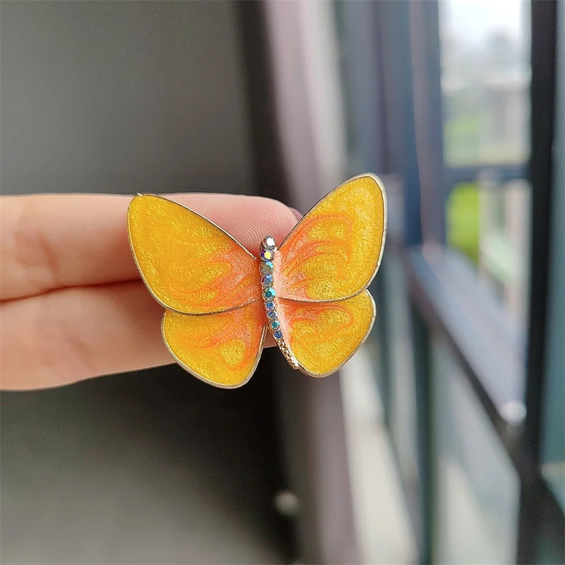 Summer New Butterfly Brooches For Women Charm Pearl Gold Color Brooch Pins Party Wedding Gifts Clothing Accessories Jewelry Gift