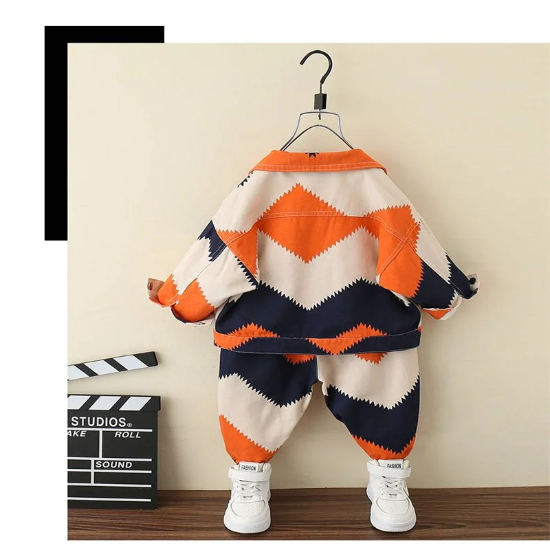 Baby boy clothes Camouflage wind cotton 2cps suit in spring and autumn, two colors are suitable for boys\' leisure sports style.