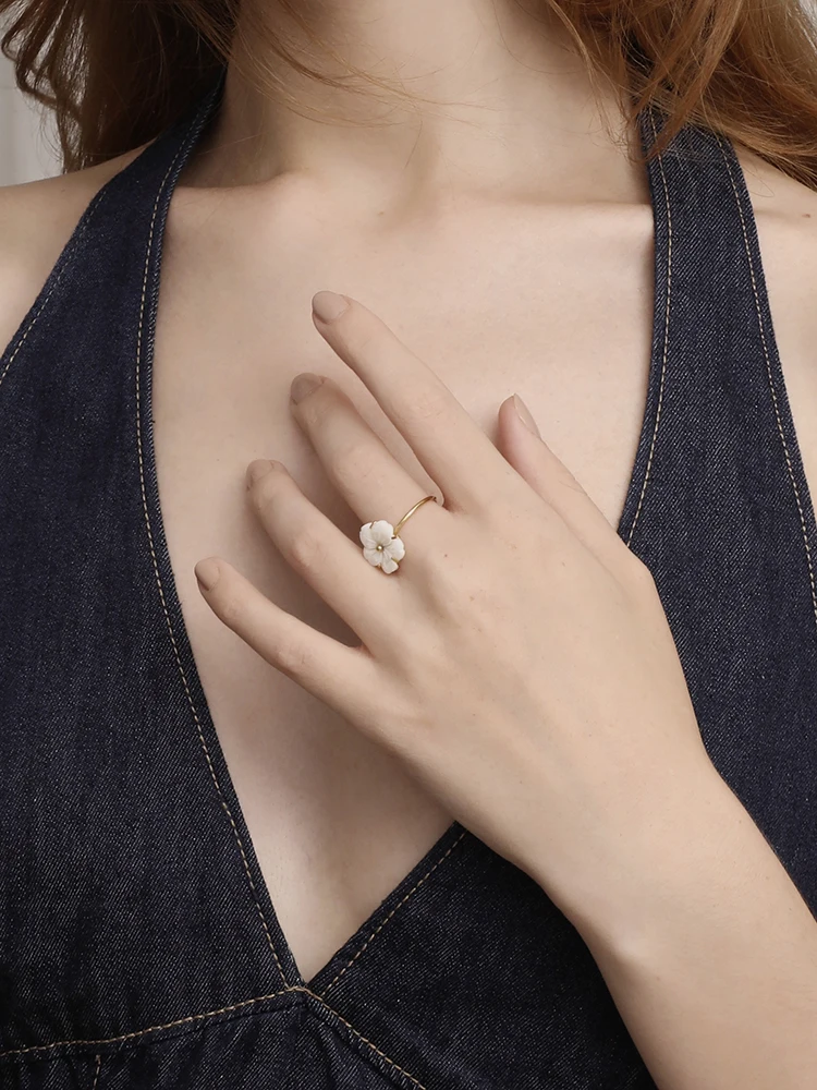 E.B.belle PVD مطلي أنيق الأبيض شل زهرة قابل للتعديل خواتم الفولاذ المقاوم للصدأ النساء حفلة عطلة بيان مجوهرات