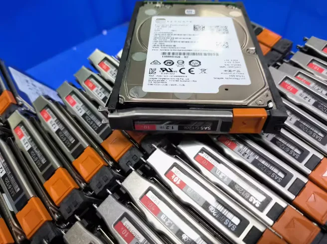 

Для жесткого диска EMC unit 005051635 005051632 1,2 T 12GB 10K 2,5-inch SAS