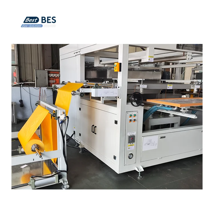 BES Copertura automatica della pellicola Laminazione del pannello di riscaldamento a pavimento Pannello in schiuma EPS Macchina per formare sottovuoto in plastica per pavimenti riscaldati
