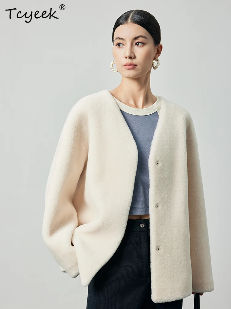 Tcyeek Pecora Autunno Inverno High End Trendy Scollo a V Beige Loose Fit Breve Cappotto di Pelliccia di Tosatura di Lana da Donna Fourrures Femme