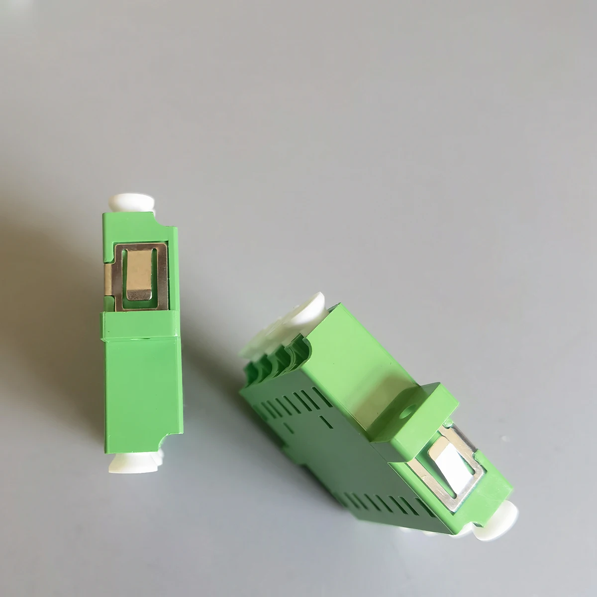 LC/APC Flange 4-Port Adapter Durable Fiber Optic Coupler for Multi-Core LC/APC Connectors Ideal for High-Speed Networks