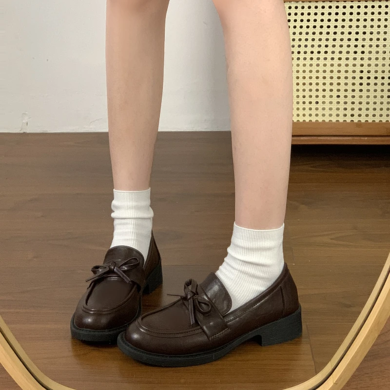 

Женские лоферы без шнуровки в студенческом стиле, модные туфли с узлом-бабочкой, весна 2026, женские лаконичные модельные кожаные туфли на толстом каблуке