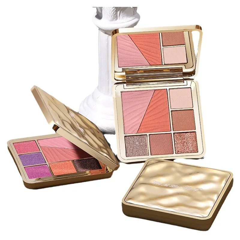 تتميز مجموعة المكياج الخفيفة The Little Bear Chasing 5 ألوان وألوان أحمر الخدود وظلال العيون والكنتوري الكل في واحد