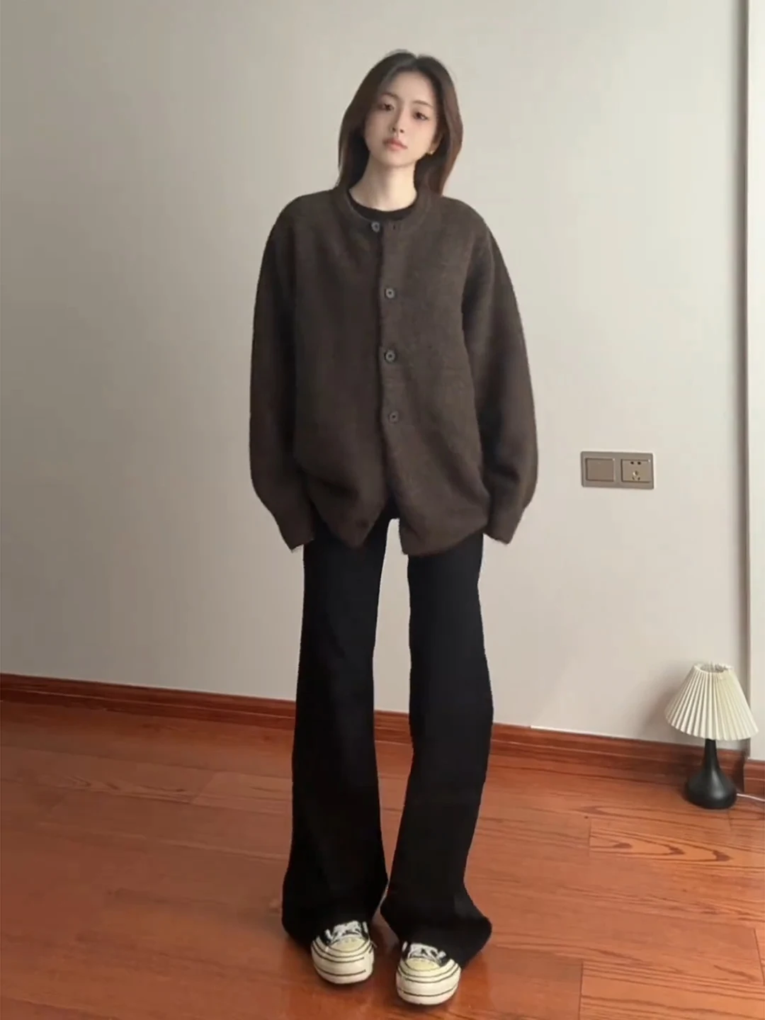 

Коричневый круглый кардиган-свитер для мужчин в винтажном стиле, свободного кроя, вязаный, в стиле преппи, с эффектом чистого кроя, свободный крой, длинный рукав