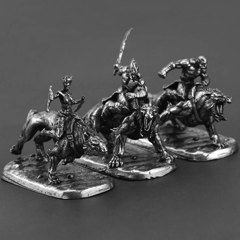 Orc Warrior Knight Soldier Action Figures Modello in metallo Regali per ragazzi Gioco da tavolo Pezzo Ornamento in miniatura Accessorio Prodotto finito