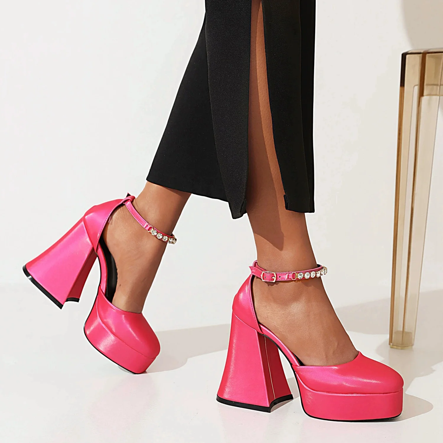 

2025 New Women's Mary Jane Shoes Square Toe Thick Soled Chunky Diamond Chain Decoration Large Size Women High-Heeled Sandals